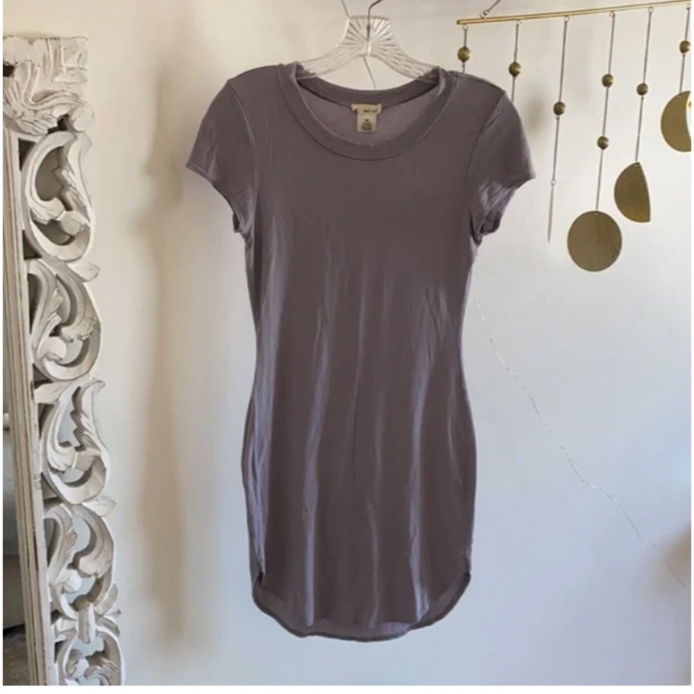 🪞 windsor short sleeve dolphin hem midi dress